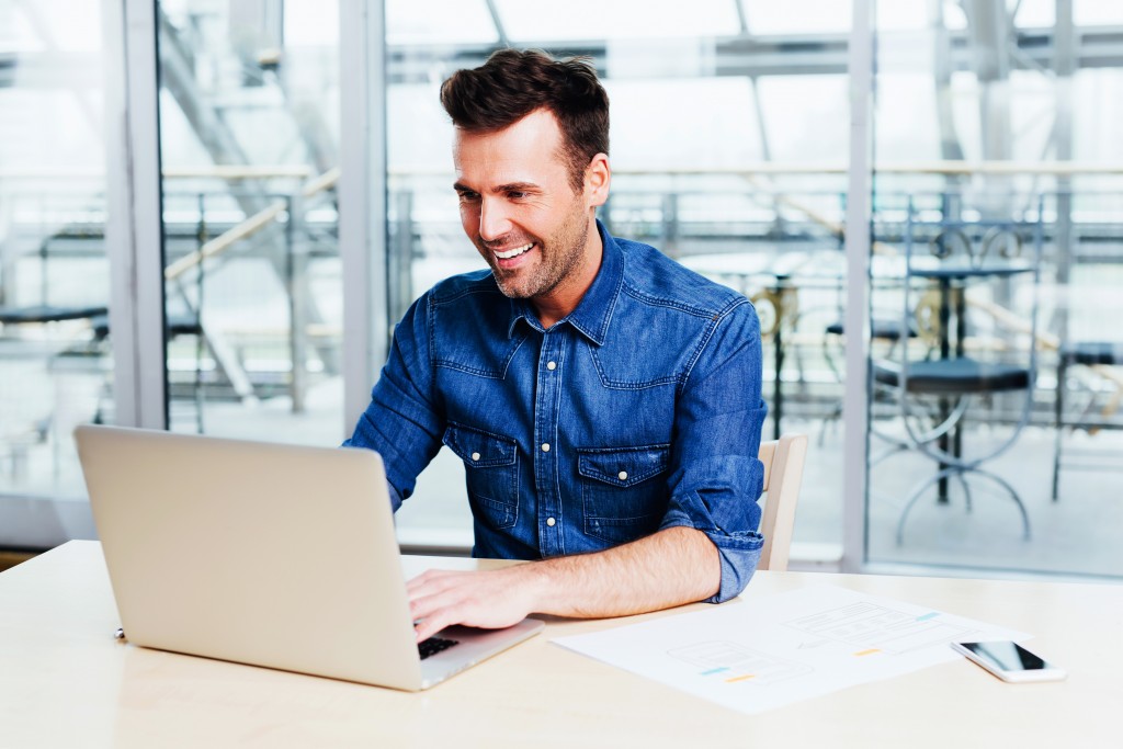 man using his laptop